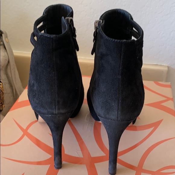 Shoes - Picture 3 of 4